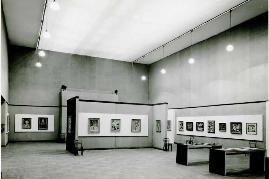 Pohled do výstavy Václava Špály, Figurální obrazy, Mánes, 1958, Praha, foto Jiří Hampl, ÚDU